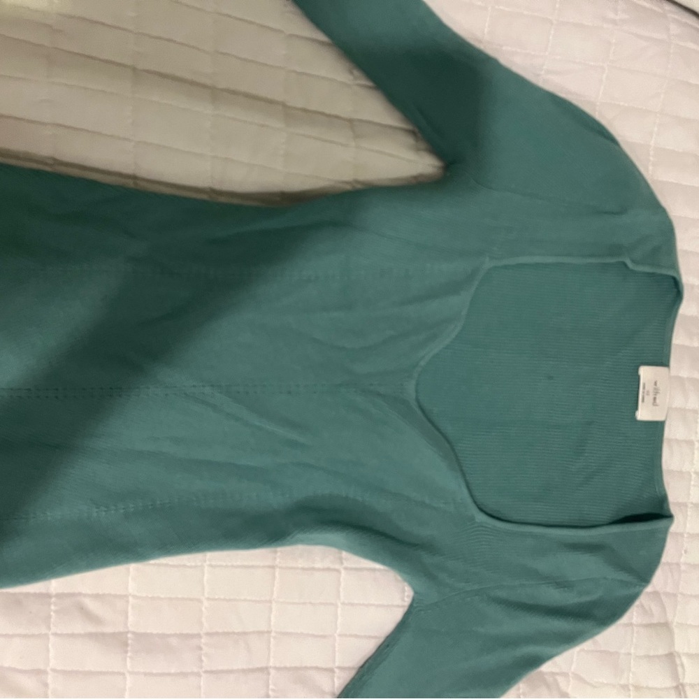 aritzia wilfred free long sleeve! super flattering size xs